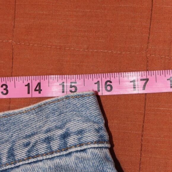 Levi's  550 High Waisted Jean Shorts Women size 30 - Picture 9 of 10